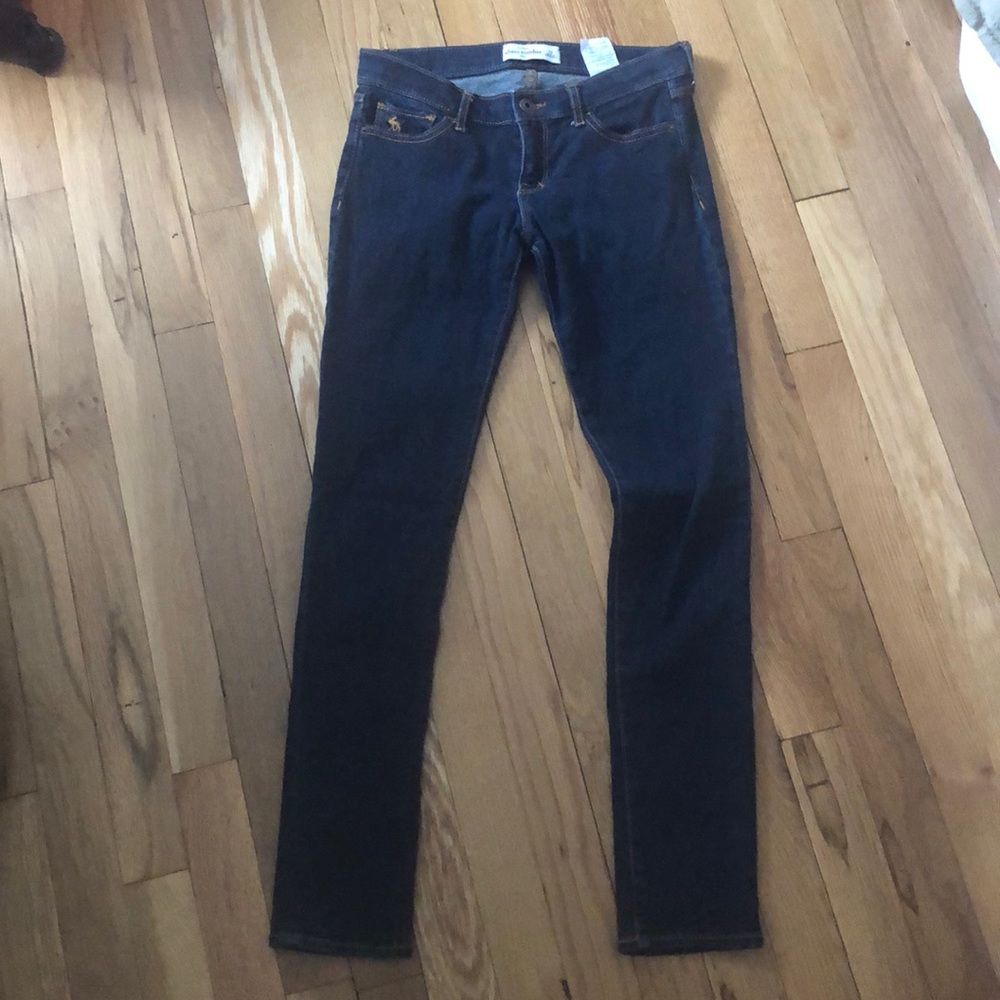 Dark wash Abercrombie skinny jeans